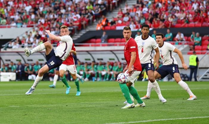 Fußball, Nations League, England - Ungarn Budapest, Hungary, 4th June 2022. Jarrod Bowen of England attempts a shot on goal during the UEFA Nations League match at Puskas Arena, Budapest. Picture credit should read: David Klein Sportimage EDITORIAL USE ONLY. No use with unauthorised audio, video, data, fixture lists, club league logos or live services. Online in-match use limited to 120 images, no video emulation. No use in betting, games or single club league player publications. SPI-1726-0047