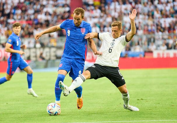 Joshua Kimmich, DFB 6 compete for the ball, tackling, duel, header, zweikampf, action, fight against Harry KANE, England 9 in the UEFA Nations League 2022 match GERMANY - ENGLAND in Season 2022 2023 on Juni 07, 2022 in Munich, Germany.