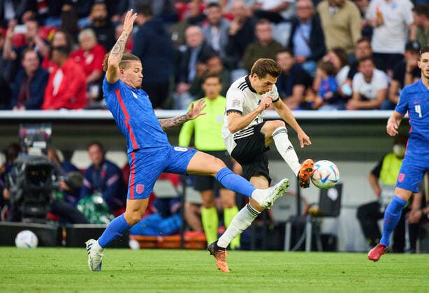 Jonas Hofmann, DFB 18 compete for the ball, tackling, duel, header, zweikampf, action, fight against Kalvin Phillips, Eng 8 in the UEFA Nations League 2022 match GERMANY - ENGLAND in Season 2022 2023 on Juni 07, 2022 in Munich, Germany.