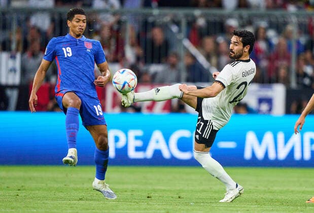 Ilkay Gündogan, DFB 21 compete for the ball, tackling, duel, header, zweikampf, action, fight against Jude Bellingham, England 19 in the UEFA Nations League 2022 match GERMANY - ENGLAND in Season 2022 2023 on Juni 07, 2022 in Munich, Germany.