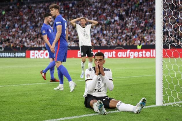Jamal MUSIALA (GER) nach vergebener Torchance, Enttaeuschung,Frust,enttaeuscht, frustriert,niedergeschlagen,. Fussball, Deutschland - England. Fussball UEFA Nationsleague, Deutschland - England, 2. Spieltag, Saison 2021-2022, am 7.6.2022 in Muenchen, A L L I A N Z A R E N A, Deutschland. DFB regulations prohibit any use of photographs as image sequences and or quasi-video. ÂÂ