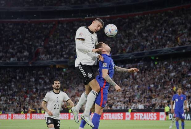 Kai HAVERTZ (GER), Aktion,Zweikampf,Kopfball. Fussball, Deutschland - England. Fussball UEFA Nationsleague, Deutschland - England, 2. Spieltag, Saison 2021-2022, am 7.6.2022 in Muenchen, A L L I A N Z A R E N A, Deutschland. DFB regulations prohibit any use of photographs as image sequences and or quasi-video. ÂÂ