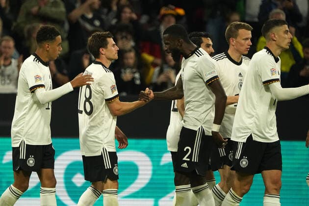 Fussball, Nations League, Länderspiel, Gruppe C, Deutschland-England, 07.06.2022, Allianzarena München Jamal Musiala, Jonas HOfmann, Antonio Rüdiger, alle Deutschland,