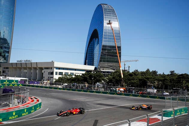 16 LECLERC Charles (mco), Scuderia Ferrari F1-75, action 01 VERSTAPPEN Max (nld), Red Bull Racing RB18, action during the Formula 1 Azerbaijan Grand Prix 2022, 8th round of the 2022 FIA Formula One World Championship, WM, Weltmeisterschaft on the Baku City Circuit, from June 10 to 12, 2022 in Baku, Azerbaijan - F1 - AZERBAIJAN GRAND PRIX 2022 - RACE DPPI Panoramic _B3_4081