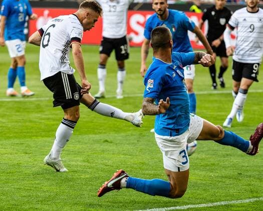 Tor fuer Deutschland 1:0 durch Joshua Kimmich (Deutschland, 06) GER, Deutschland Germany vs. Italien Italy, Fussball, Laenderspiel, UEFA Nations League Division A, Gruppe 3, 2022 2023, 14.06.2022, DFB DFL regulations prohibit any use of photographs as image sequences and or quasi-video. GER, Deutschland Germany vs. Italien Italy, Fussball, Laenderspiel, UEFA Nations League Division A, Gruppe 3, 2022 2023, 14.06.2022 Moenchengladbach Copyright: xEibner-Pressefoto RogerxBuerkex EP_EER
