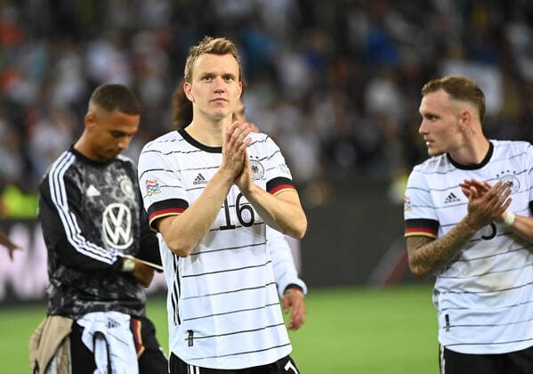 Fussball, Herren, Saison 2022 2023, Nations League (Liga A, Gruppe 3, 4. Spieltag) in Moenchengladbach, Deutschland - Italien, v. l. Lukas Klostermann (Deutschland), David Raum (Deutschland), Jubel nach dem Abpfiff, 14.06. 2022, Copyright: xMatthiasxKochx