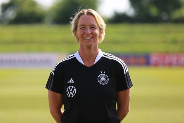 16.06.2022, xcex, GER, Herzogenaurach, Herzo-Base, Adi-Dassler-Stadion, Fototermin, Portraits, Frauenfussball, Saison 2021 2022, DFB Frauen, Vorbereitung, UEFA EURO, EM, Europameisterschaft,Fussball 2022, DFB Frauen-Nationalmannschaft Fototermin, Media Day, Bundestrainerin Martina VOSS-TECKLENBURG DFL regulations prohibit any use of photographs as image sequences and or quasi-video