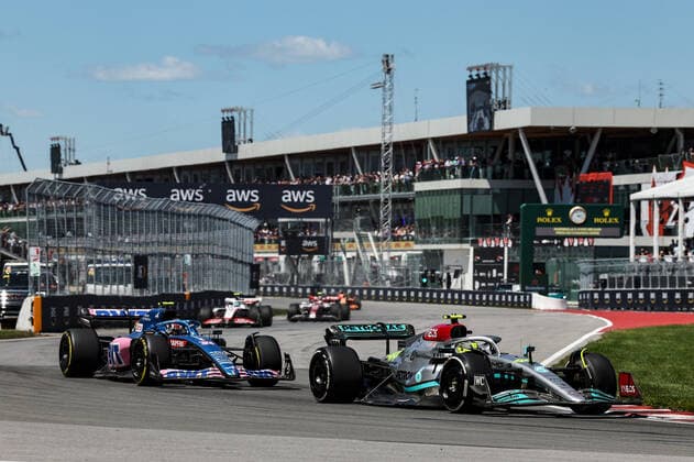 44 HAMILTON Lewis (gbr), Mercedes AMG F1 Team W13, action 31 OCON Esteban (fra), Alpine F1 Team A522, action during the Formula 1 AWS Grand Prix du Canada 2022, 9th round of the 2022 FIA Formula One World Championship, WM, Weltmeisterschaft on the Circuit Gilles Villeneuve, from June 17 to 19, 2022 in Montreal, Canada - F1 - CANADIAN GRAND PRIX 2022 - RACE DPPI Panoramic G00D4471