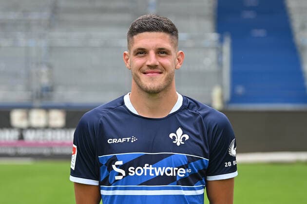 29.06.2022, xfux, Fussball 2.Bundesliga, SV Darmstadt 98 Fototermin Porträttermin 2022 23 xptt, emonline, emspor, v.l. Emir Karic, SV Darmstadt 98, 2.BL, Porträttermin 2022 2023, zautz (DFL DFB REGULATIONS PROHIBIT ANY USE OF PHOTOGRAPHS as IMAGE SEQUENCES and or QUASI-VIDEO) Darmstadt