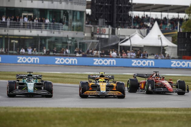 18 STROLL Lance (can), Aston Martin F1 Team AMR22, action 04 NORRIS Lando (gbr), McLaren F1 Team MCL36, action 16 LECLERC Charles (mco), Scuderia Ferrari F1-75, action during the Formula 1 Lenovo British Grand Prix 2022, 10th round of the 2022 FIA Formula One World Championship, WM, Weltmeisterschaft on the Silverstone Circuit, from July 1 to 3, 2022 in Silverstone, United Kingdom - F1 - BRITISH GRAND PRIX 2022 DPPI Panoramic 00122024__B3_7019
