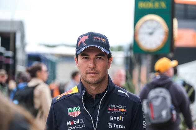 Sergio Checo Perez (MEX, Oracle Red Bull Racing 11) im Paddock, Großer Preis von Großbritannien, Silverstone, Motorsport, Formel 1, Großer Preis von Großbritannien, Silverstone, Motorsport, Formel 1, Foto: Knab Eibner Towcester Copyright: xEibner-Pressefotox