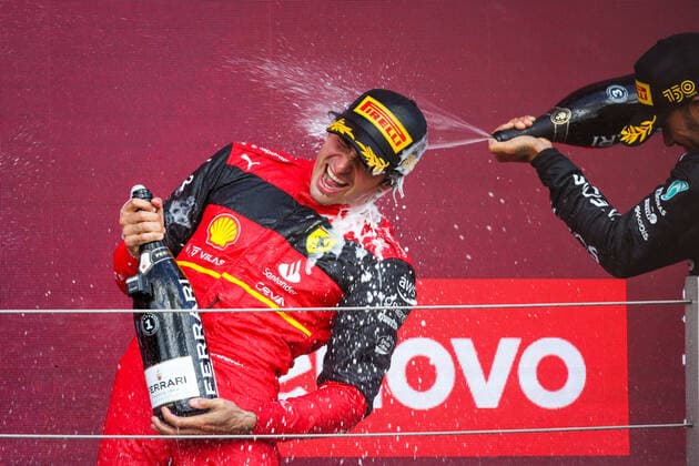 SAINZ Carlos (spa), Scuderia Ferrari F1-75, HAMILTON Lewis (gbr), Mercedes AMG F1 Team W13, portrait podium during the Formula 1 Lenovo British Grand Prix 2022, 10th round of the 2022 FIA Formula One World Championship, WM, Weltmeisterschaft on the Silverstone Circuit, from July 1 to 3, 2022 in Silverstone, United Kingdom - F1 - BRITISH GRAND PRIX 2022 - RACE DPPI Panoramic 20220703_GOOD1675