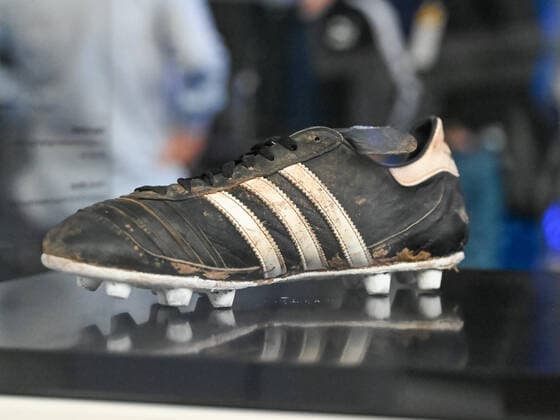 Der Schuh von Klaus Fischer 1982. Deutschland vs. Frankreich, Weltmeisterschaft 1982, Halbfinale, Fussball, Nacht von Sevilla, 06.07.2022 Deutschland vs. Frankreich, Weltmeisterschaft 1982, Halbfinale, Legenden-Abend, Nacht von Sevilla, Fussball, 40. Jahrestag, 06.07.2022 Dortmund Copyright: xEibner-Pressefotox EP_THR