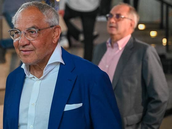 Felix Magath kommt in die Ausstellung. Dahinter Uli Stielike. Deutschland vs. Frankreich, Weltmeisterschaft 1982, Halbfinale, Fussball, Nacht von Sevilla, 06.07.2022 Deutschland vs. Frankreich, Weltmeisterschaft 1982, Halbfinale, Legenden-Abend, Nacht von Sevilla, Fussball, 40. Jahrestag, 06.07.2022 Dortmund Copyright: xEibner-Pressefotox EP_THR