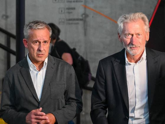 Pierre Littbarski und Paul Breitner. Deutschland vs. Frankreich, Weltmeisterschaft 1982, Halbfinale, Fussball, Nacht von Sevilla, 06.07.2022 Deutschland vs. Frankreich, Weltmeisterschaft 1982, Halbfinale, Legenden-Abend, Nacht von Sevilla, Fussball, 40. Jahrestag, 06.07.2022 Dortmund Copyright: xEibner-Pressefotox EP_THR