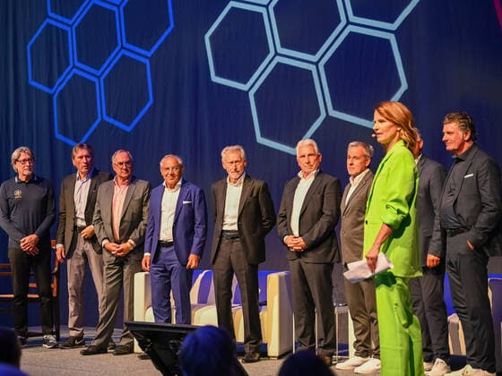 Toni Schumacher, Manfred Kaltz, Uli Stielike, Felix Magath, Paul Breitner, Klaus Fischer, Pierre Littbarski, Hansi Mueller (verdeckt) und Wilfried Hannes. Moderatorin Katrin Mueller-Hohenstein. Deutschland vs. Frankreich, Weltmeisterschaft 1982, Halbfinale, Fussball, Nacht von Sevilla, 06.07.2022 Deutschland vs. Frankreich, Weltmeisterschaft 1982, Halbfinale, Legenden-Abend, Nacht von Sevilla, Fussball, 40. Jahrestag, 06.07.2022 Dortmund Copyright: xEibner-Pressefotox EP_THR