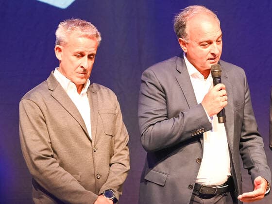 Hansi Mueller und Pierre Littbarski. Deutschland vs. Frankreich, Weltmeisterschaft 1982, Halbfinale, Fussball, Nacht von Sevilla, 06.07.2022 Deutschland vs. Frankreich, Weltmeisterschaft 1982, Halbfinale, Legenden-Abend, Nacht von Sevilla, Fussball, 40. Jahrestag, 06.07.2022 Dortmund Copyright: xEibner-Pressefotox EP_THR