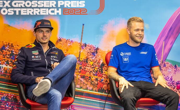 07.07.2022, Red Bull Ring, Spielberg, AUT, FIA, Formel 1, Grosser Preis von Österreich, Vorbericht, im Bild v.l. Max Verstappen (NED Red Bull Racing), Kevin Magnussen (DEN Haas F1 Team) left to right: Max Verstappen (NED Red Bull Racing) Kevin Magnussen (DEN Haas F1 Team) during preliminary reports befor the Austrian FIA Formula One Grand Prix at the Red Bull Ring in Spielberg, Austria on 2022 07 07. Expa Spielberg