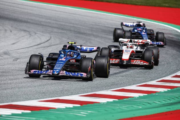 31 OCON Esteban (fra), Alpine F1 Team A522, action 20 MAGNUSSEN Kevin (den), Haas F1 Team VF-22 Ferrari, action during the Formula 1 Rolex Grosser Preis Von Osterreich 2022, 2022 Austrian Grand Prix, 11th round of the 2022 FIA Formula One World Championship, WM, Weltmeisterschaft from July 8 to 10, 2022 on the Red Bull Ring, in Spielberg, Austria - F1 - AUSTRIAN GRAND PRIX 2022 DPPI Panoramic 00122026__R3_0817