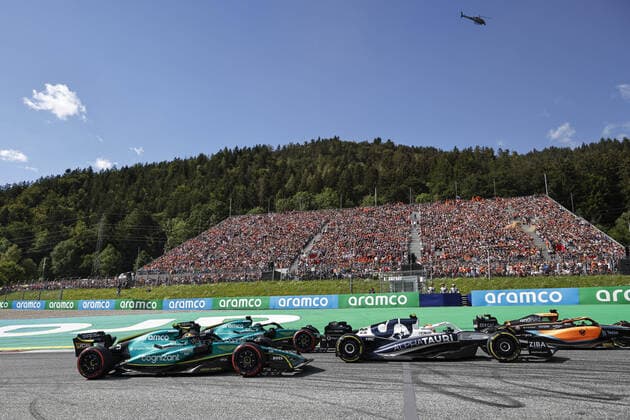 start of the race, depart, 22 TSUNODA Yuki (jap), Scuderia AlphaTauri AT03, action 05 VETTEL Sebastian (ger), Aston Martin F1 Team AMR22, action 18 STROLL Lance (can), Aston Martin F1 Team AMR22, action during the Formula 1 Rolex Grosser Preis Von Osterreich 2022, 2022 Austrian Grand Prix, 11th round of the 2022 FIA Formula One World Championship, WM, Weltmeisterschaft from July 8 to 10, 2022 on the Red Bull Ring, in Spielberg, Austria - F1 - AUSTRIAN GRAND PRIX 2022 DPPI Panoramic 00122026__R5_0734