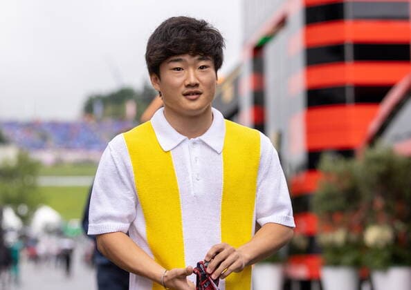 10.07.2022, Red Bull Ring, Spielberg, AUT, FIA, Formel 1, Grosser Preis von Österreich, Rennen, im Bild Yuki Tsunoda (JPN, Alpha Tauri) Yuki Tsunoda of Japan prior to the race for the Austrian FIA Formula One Grand Prix at the Red Bull Ring in Spielberg, Austria on 2022 07 10. Expa Spielberg