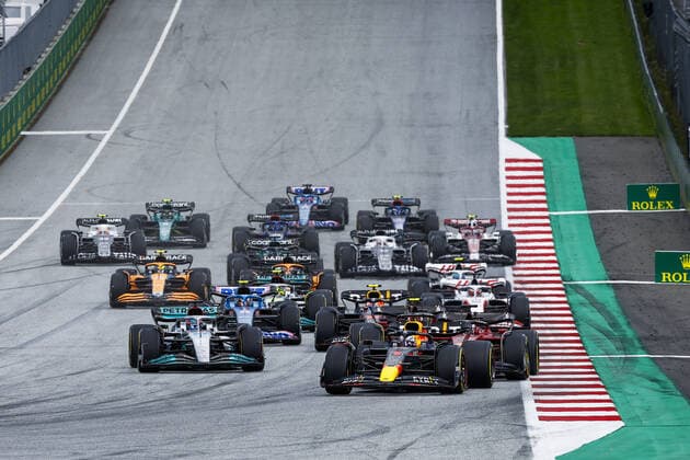 Start of the race, 01 VERSTAPPEN Max (nld), Red Bull Racing RB18, 16 LECLERC Charles (mco), Scuderia Ferrari F1-75, action during the Formula 1 Rolex Grosser Preis Von Osterreich 2022, 2022 Austrian Grand Prix, 11th round of the 2022 FIA Formula One World Championship, WM, Weltmeisterschaft from July 8 to 10, 2022 on the Red Bull Ring, in Spielberg, Austria - F1 - AUSTRIAN GRAND PRIX 2022 - RACE DPPI Panoramic 00122027__R3_3207.JPG_