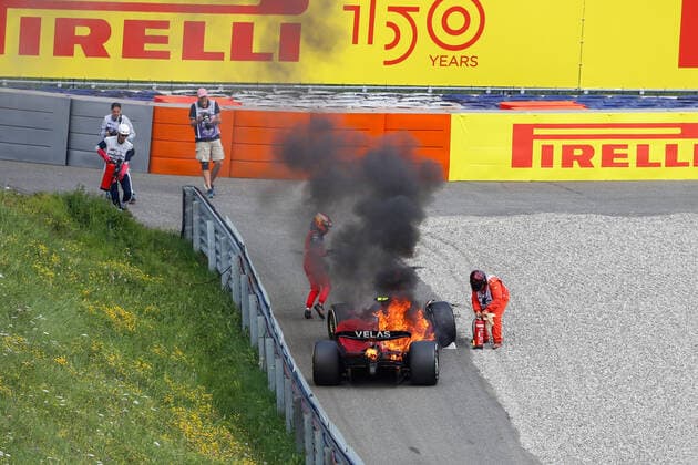 55 SAINZ Carlos (spa), Scuderia Ferrari F1-75, action crash, accident, car in fire during the Formula 1 Rolex Grosser Preis Von Osterreich 2022, 2022 Austrian Grand Prix, 11th round of the 2022 FIA Formula One World Championship, WM, Weltmeisterschaft from July 8 to 10, 2022 on the Red Bull Ring, in Spielberg, Austria - F1 - AUSTRIAN GRAND PRIX 2022 - RACE DPPI Panoramic 00122027__V2_3427
