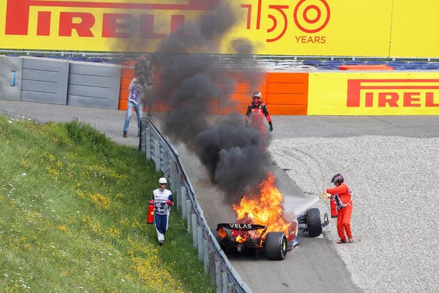 55 SAINZ Carlos (spa), Scuderia Ferrari F1-75, action crash, accident, car in fire during the Formula 1 Rolex Grosser Preis Von Osterreich 2022, 2022 Austrian Grand Prix, 11th round of the 2022 FIA Formula One World Championship, WM, Weltmeisterschaft from July 8 to 10, 2022 on the Red Bull Ring, in Spielberg, Austria - F1 - AUSTRIAN GRAND PRIX 2022 - RACE DPPI Panoramic 00122027__V2_3447
