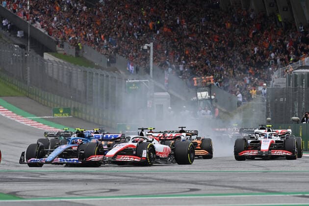 start of the race, depart, 20 MAGNUSSEN Kevin (den), Haas F1 Team VF-22 Ferrari, action during the Formula 1 Rolex Grosser Preis Von Osterreich 2022, 2022 Austrian Grand Prix, 11th round of the 2022 FIA Formula One World Championship, WM, Weltmeisterschaft from July 8 to 10, 2022 on the Red Bull Ring, in Spielberg, Austria - F1 - AUSTRIAN GRAND PRIX 2022 - RACE DPPI Panoramic 00122027_090722-AUT-4020-PVE