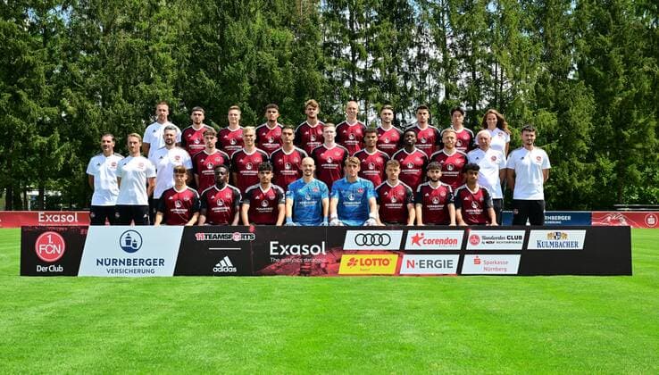 06.07.2022 - 1. FC Nürnberg FCN Club U23 - Regionalliga - Saison 2022 2023 - Fototermin - Mannschaft Team Kader - Teamfoto Mannschaftsfoto Mannschaftsbild Teambild Totale - Vorstellung Präsentation Pressetermin - - erste Reihe von vorne - von links: Niklas Jahn , Eliot Muteba , Seyhan Yigit , Felix Kielkopf , Nikolai Kemlein , Jannik Hofmann , Ewert Yokana Baram , Nathaniel Brown mittlere Reihe von links : Christian Fiel ( Trainer ) Jörg Stöckert ( Athletiktrainer ) Christian Krüger ( Torwarttrainer ) Moritz Gundelach , Louis Breunig , Nikola Komljenovic , Tim Sausen , Jermain Nischalke , Bryang Kayo , Fabian Menig , Jakob Reitz ( Betreuer ) Felix Bauer ( Physio ) hintere Reihe von links : Vincent Novak ( Co-Trainer ) , Enrique Katsianis Sanchez , Simon Joachims , Ali Loune , Leonardo Vonic , Christopher Wähling , Erik Basista , Shawn Blum , Yunsang Hong , Helena Schmitz ( Sportpsychologin )