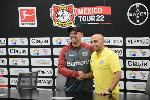 July 12, 2022, Mexico City, Mexico City, Mexico: July 12, 2022, Mexico City, Mexico: Women s Bayer Leverkusen coach Robert de Pauw and women s Club America coach Angel Villacampa during a press conference, PK, Pressekonferenz to announce the match between America and Bayer Leverkusen as part of 100 years of Bayer in Mexico. on July 12, 2022 in Mexico City, Mexico. Mexico City Mexico - ZUMAe321 0162794525st Copyright: xCarlosxTischlerx xEyepixxGroupx