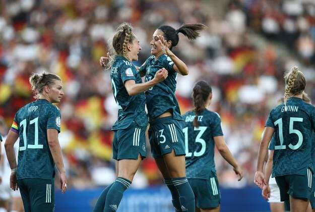 Mandatory Credit: Photo by Michael Zemanek Shutterstock (13031939o) Sophia Kleinherne of Germany icelebrates scoring the opening goal with team-mate Sara Doorsoun Finland v Germany, Womens UEFA European Championship, EM, Europameisterschaft Group B, Football, Stadium MK, Milton Keynes, UK - 16 Jul 2022 Finland v Germany, Womens UEFA European Championship, Group B, Football, Stadium MK, Milton Keynes, UK - 16 Jul 2022 Copyright: xMichaelxZemanek Shutterstockx 13031939o