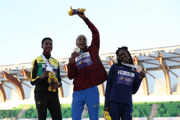 Mandatory Credit: Photo by Amanda Loman Shutterstock (13033002cv) Silver medalist Shanieka Ricketts, of Jamaica, gold medalist, Yulimar Rojas, of Venezuela, and bronze medalist Tori Franklin, of the United States pose for a photo during the medal ceremony for the women s triple jump 2022 World Athletics Championships, Day Four Hayward Field, Eugene, Oregon, USA - 18 Jul 2022 2022 World Athletics Championships, Day Four Hayward Field, Eugene, Oregon, USA - 18 Jul 2022 Copyright: xAmandaxLoman Shutterstockx 13033002cv