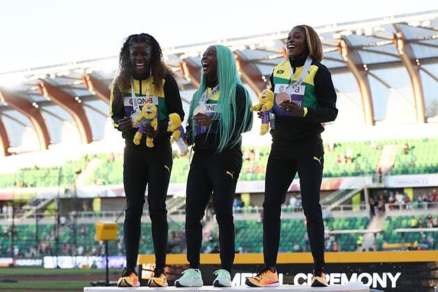 Mandatory Credit: Photo by Amanda Loman Shutterstock (13033002dg) Silver medalist Shericka Jackson, of Jamaica, gold medalist Shelly-Ann Fraser-Pryce, of Jamaica, and bronze medalist Elaine Thompson-Herah, of Jamaica, pose for a photo during the medal ceremony for the women s 100-meter run 2022 World Athletics Championships, Day Four Hayward Field, Eugene, Oregon, USA - 18 Jul 2022 2022 World Athletics Championships, Day Four Hayward Field, Eugene, Oregon, USA - 18 Jul 2022 Copyright: xAmandaxLoman Shutterstockx 13033002dg