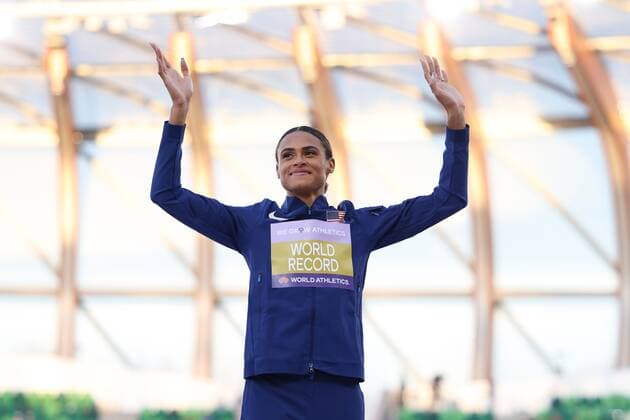 Mandatory Credit: Photo by Amanda Loman Shutterstock (13037097af) Gold-medallist Sydney McLaughlin, of the United States, during the medal ceremony for the women s 400 hurdles 2022 World Athletics Championships, Day Eight Hayward Field, Eugene, Oregon, USA - 22 Jul 2022 2022 World Athletics Championships, Day Eight Hayward Field, Eugene, Oregon, USA - 22 Jul 2022 Copyright: xAmandaxLoman Shutterstockx 13037097af