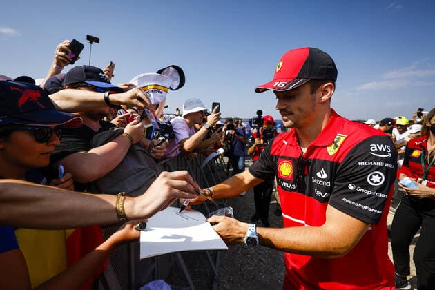 LECLERC Charles (mco), Scuderia Ferrari F1-75, portrait, Fan Forum Pilotes F1 during the Formula 1 Lenovo Grand Prix de France, French Grand Prix 2022, 12th round of the 2022 FIA Formula One World Championship, WM, Weltmeisterschaft from July 22 to 24, 2022 on the Circuit Paul Ricard, in Le Castellet, France - F1 - FRENCH GRAND PRIX 2022 DPPI Panoramic 00122028__DE_9956.JPG_
