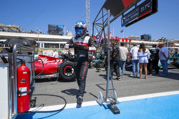 BOTTAS Valtteri (fin), Alfa Romeo F1 Team ORLEN C42, portrait, starting grid during the Formula 1 Lenovo Grand Prix de France, French Grand Prix 2022, 12th round of the 2022 FIA Formula One World Championship, WM, Weltmeisterschaft from July 22 to 24, 2022 on the Circuit Paul Ricard, in Le Castellet, France - F1 - FRENCH GRAND PRIX 2022 - RACE DPPI Panoramic _V2_0718