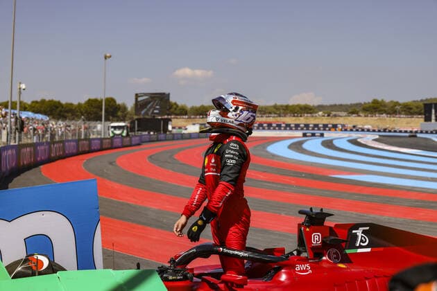 16 LECLERC Charles (mco), Scuderia Ferrari F1-75, portrait, crash, accident, during the Formula 1 Lenovo Grand Prix de France, French Grand Prix 2022, 12th round of the 2022 FIA Formula One World Championship, WM, Weltmeisterschaft from July 22 to 24, 2022 on the Circuit Paul Ricard, in Le Castellet, France - F1 - FRENCH GRAND PRIX 2022 - RACE DPPI Panoramic 5MDM0132