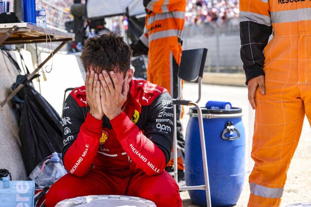 Sport Bilder des Tages 16 LECLERC Charles (mco), Scuderia Ferrari F1-75, portrait, crash, accident, during the Formula 1 Lenovo Grand Prix de France, French Grand Prix 2022, 12th round of the 2022 FIA Formula One World Championship, WM, Weltmeisterschaft from July 22 to 24, 2022 on the Circuit Paul Ricard, in Le Castellet, France - F1 - FRENCH GRAND PRIX 2022 - RACE DPPI Panoramic 5MDM0186