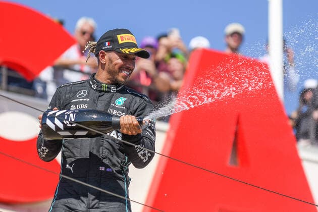 Lewis Hamilton (Mercedes-AMG Petronas F1 Team 44) bei der Champagnerdusche, Grosser Preis von Frankreich 2022, Rennen, Motorsport, Formel 1, 24.07.2022, Grosser Preis von Frankreich 2022, Rennen, Motorsport, Formel 1, 24.07.2022 Le Castellet Copyright: xEibner-Pressefotox EP_FSU