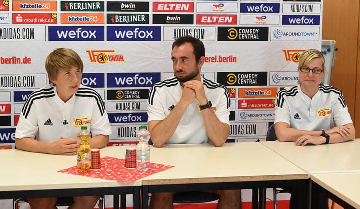 Fussball, Frauen, Saison 2022 2023, Regionalliga Nordost, 1. FC Union Berlin, Training, v. l. Trainerin Ailien Poese (1. Frauen 1. FC Union), Co-Trainer Sven Gruel (1. Frauen 1. FC Union), Team-Managerin Kathleen Jurczyk (1. Frauen 1. FC Union), 28.07. 2022, Copyright: xMatthiasxKochx