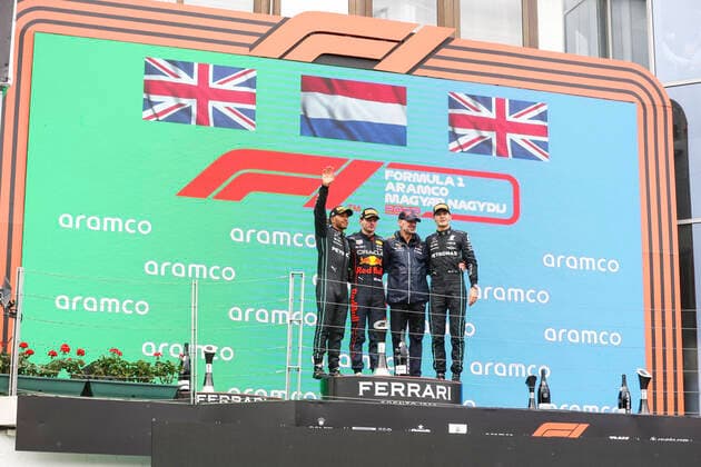 44 Lewis Hamilton (GBR, Mercedes-AMG Petronas F1 Team), 1 Max Verstappen (NLD, Oracle Red Bull Racing), Adrian Newey (GBR, Oracle Red Bull Racing), 63 George Russell (GBR, Mercedes-AMG Petronas F1 Team), F1 Grand Prix of Hungary at Hungaroring on July 31, 2022 in Budapest, Hungary. (Photo by HOCH ZWEI) Budapest Hungary