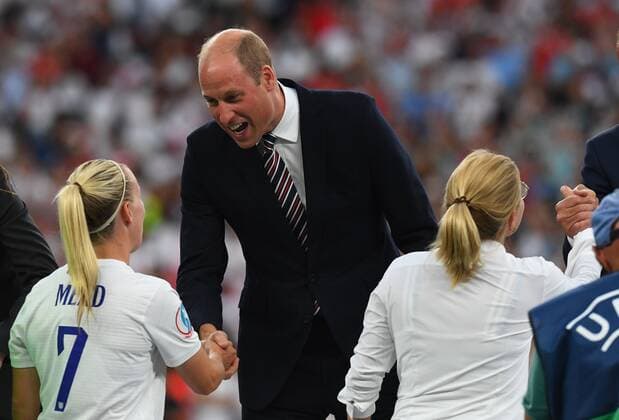 Mandatory Credit: Photo by Anna Gowthorpe Shutterstock (13055302ej) Prince William the Duke of Cambridge congratulates Beth Mead of England at full time England v Germany, Womens UEFA European Championship, EM, Europameisterschaft Final, Football, Wembley Stadium, London, UK - 31 Jul 2022 England v Germany, Womens UEFA European Championship, Final, Football, Wembley Stadium, London, UK - 31 Jul 2022 Copyright: xAnnaxGowthorpe Shutterstockx 13055302ej