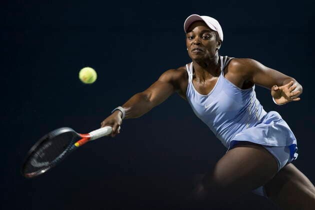 August 9, 2022, Toronto, ON, CANADA: Sloane Stephens, of the United States, returns a ball to Maria Sakkari, of Greece, during tennis action at the National Bank Open in Toronto, Tuesday, Aug. 9, 2022. Canada News - August 9, 2022 - ZUMAc35_ 20220809_zaf_c35_229 Copyright: xColexBurstonx