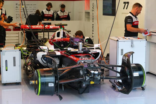 August 26, 2022, Francorchamps - SPA, Belgium: Francorchamps - SPA, Belgium, Circuit National de Francorchamps, August 26, 2022, Alfa Romeo F1 Team ORLEN mechanicals at work on the car during FORMULA 1 ROLEX BELGIAN GRAND PRIX 2022 FREE PRACTICE - Formula 1 Championship. Formula 1 Championship - FORMULA 1 ROLEX BELGIAN GRAND PRIX 2022 FREE PRACTICE, Francorchamps - SPA, Belgium - ZUMAl164 20220826_zsa_l164_065 Copyright: xAlessioxDexMarcox
