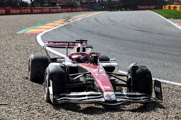 Sport Bilder des Tages BOTTAS Valtteri (fin), Alfa Romeo F1 Team ORLEN C42, portrait crash, accident, during the Formula 1 Rolex Belgian Grand Prix 2022, 14th round of the 2022 FIA Formula One World Championship, WM, Weltmeisterschaft from August 26 to 28, 2022 on the Circuit de Spa-Francorchamps, in Francorchamps, Belgium - F1 - BELGIAN GRAND PRIX 2022 - RACE DPPI Panoramic GOOD6910