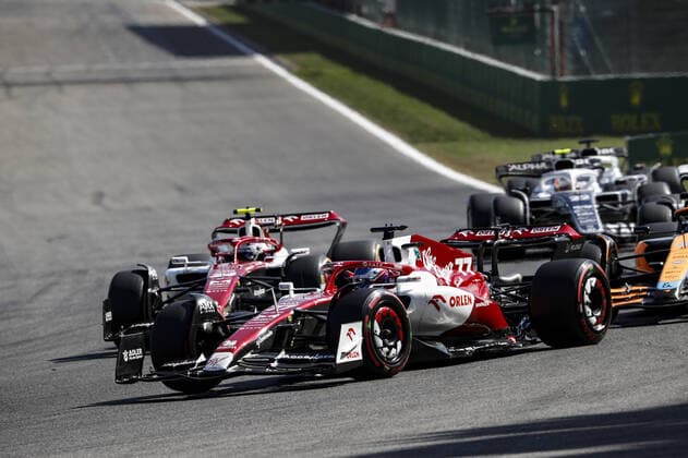 77 BOTTAS Valtteri (fin), Alfa Romeo F1 Team ORLEN C42, action 24 ZHOU Guanyu (chi), Alfa Romeo F1 Team ORLEN C42, action during the Formula 1 Rolex Belgian Grand Prix 2022, 14th round of the 2022 FIA Formula One World Championship, WM, Weltmeisterschaft from August 26 to 28, 2022 on the Circuit de Spa-Francorchamps, in Francorchamps, Belgium - F1 - BELGIAN GRAND PRIX 2022 - RACE DPPI Panoramic _V2_2603