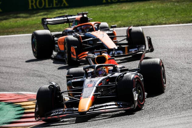 01 VERSTAPPEN Max (nld), Red Bull Racing RB18, action 03 RICCIARDO Daniel (aus), McLaren F1 Team MCL36, action during the Formula 1 Rolex Belgian Grand Prix 2022, 14th round of the 2022 FIA Formula One World Championship, WM, Weltmeisterschaft from August 26 to 28, 2022 on the Circuit de Spa-Francorchamps, in Francorchamps, Belgium - F1 - BELGIAN GRAND PRIX 2022 - RACE DPPI Panoramic _V2_2729