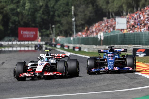 47 SCHUMACHER Mick (ger), Haas F1 Team VF-22 Ferrari, action 14 ALONSO Fernando (spa), Alpine F1 Team A522, action during the Formula 1 Rolex Belgian Grand Prix 2022, 14th round of the 2022 FIA Formula One World Championship, WM, Weltmeisterschaft from August 26 to 28, 2022 on the Circuit de Spa-Francorchamps, in Francorchamps, Belgium - F1 - BELGIAN GRAND PRIX 2022 - RACE DPPI Panoramic G00D7856