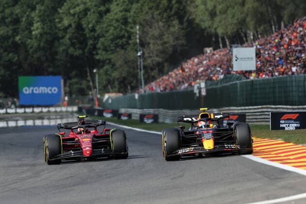 11 PEREZ Sergio (mex), Red Bull Racing RB18, action 55 SAINZ Carlos (spa), Scuderia Ferrari F1-75, action during the Formula 1 Rolex Belgian Grand Prix 2022, 14th round of the 2022 FIA Formula One World Championship, WM, Weltmeisterschaft from August 26 to 28, 2022 on the Circuit de Spa-Francorchamps, in Francorchamps, Belgium - F1 - BELGIAN GRAND PRIX 2022 - RACE DPPI Panoramic G00D8086
